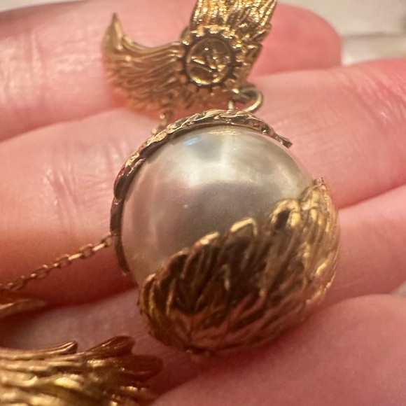 Authentic Louis Vuitton pearls earrings - Picture 5 of 5